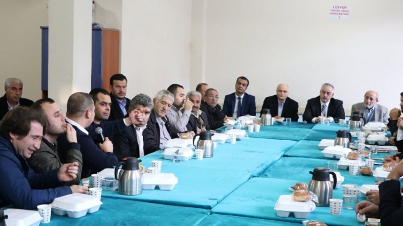 Başkan Remzi Aydın'dan Özlem Çarşısı esnafıyla toplantı