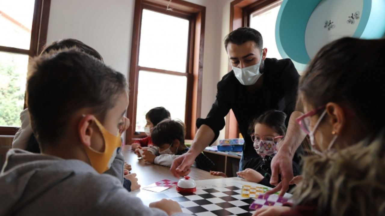 Öğrenciler Yarıyıl Yorgunluğunu Eğlenceli Çocuk Kütüphanesi’nde Atıyor