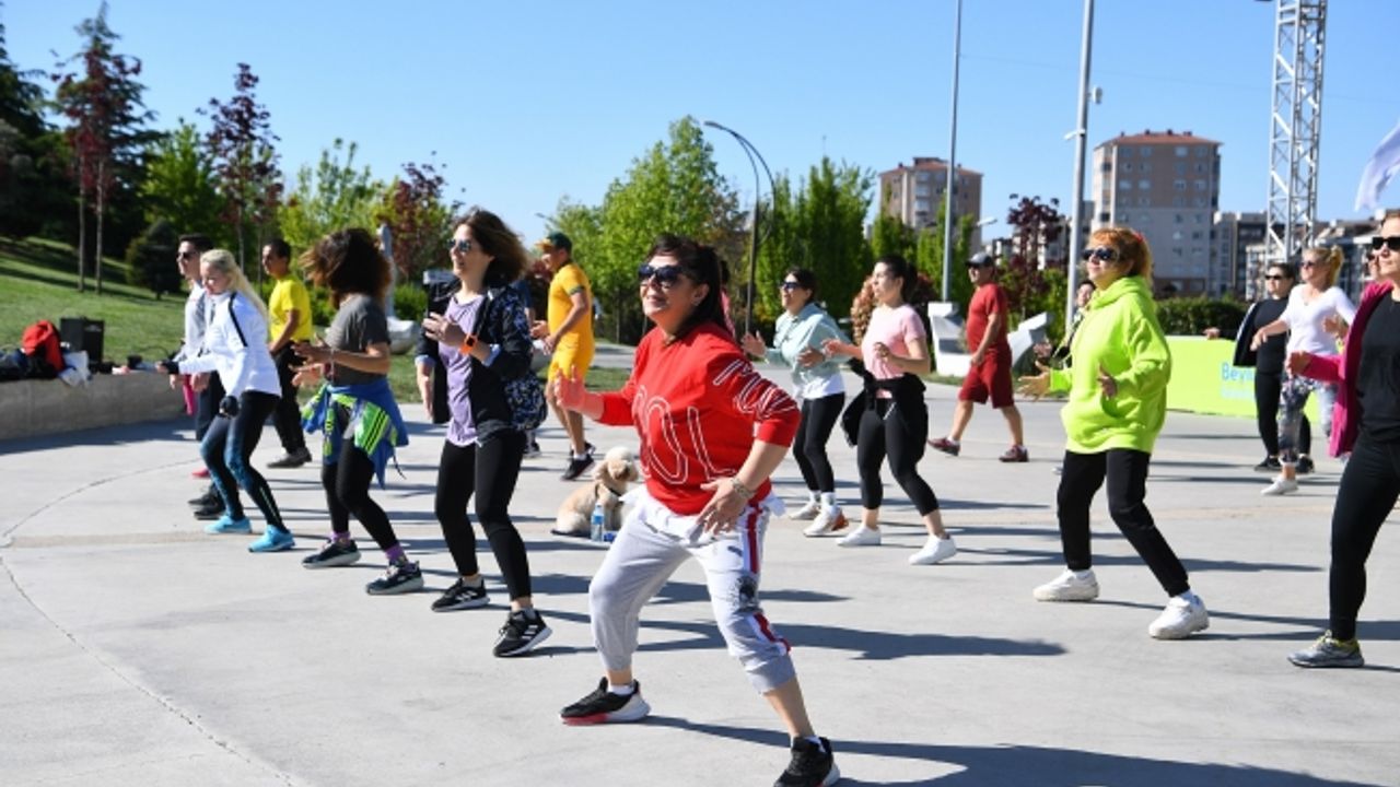 Beyli̇kdüzü Sabah Sporu İle Güne Zinde Başlıyor