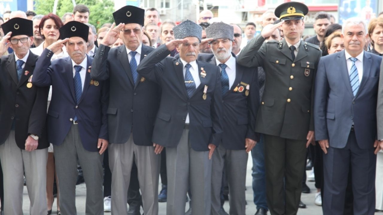 Zeytinburnu 19 Mayıs Çelenk Sunma Töreninde CHP İlçe Başkanı Metin Doğan'ın Okçu İtirazı Damga Vurdu
