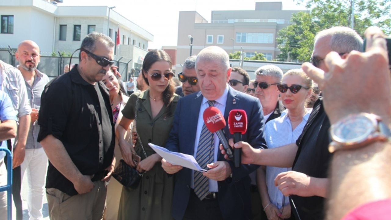 Prof.Dr.Ümit Özdağ  Zeytinburnu'nda Görevden Alınan Polis Ve Bekçiler İçin Basın Açıklaması Yaptı