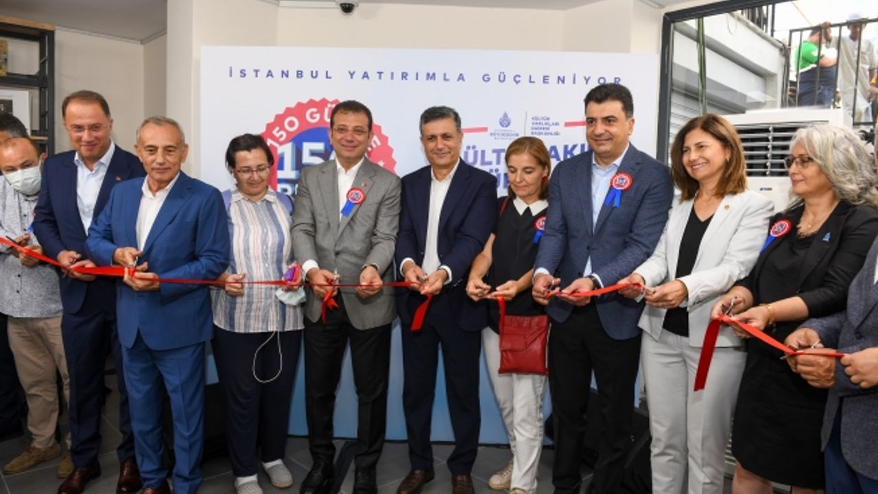 Esenyurt Gülten Akın Kütüphanesi Hizmete Açıldı