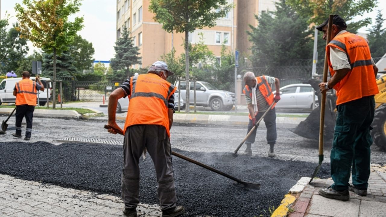 Esenyurt'ta Asfalt Çalışmaları Gece Gündüz Sürüyor
