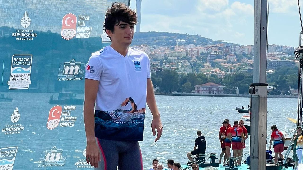 Esenyurtlu Uğurcan Özer Kıtalararası Yüzme Yarışında İkinci Oldu