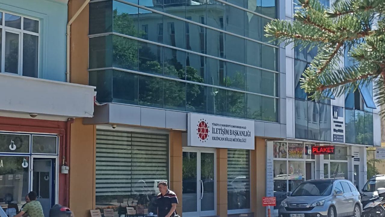İletişim Başkanlığı Bölge Müdürlüğü Önünde Niye Türk Bayrağı Yok?