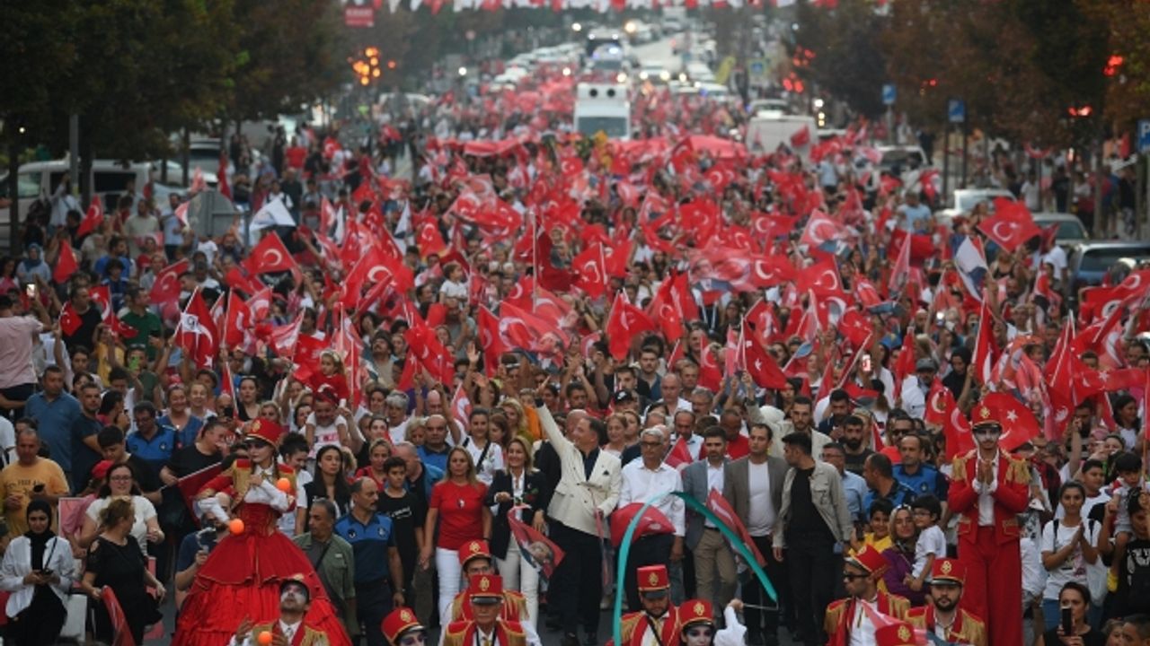 Zafer Bayramı'nın 100. Yılı Beylikdüzü'nde Coşkuyla Kutlandı