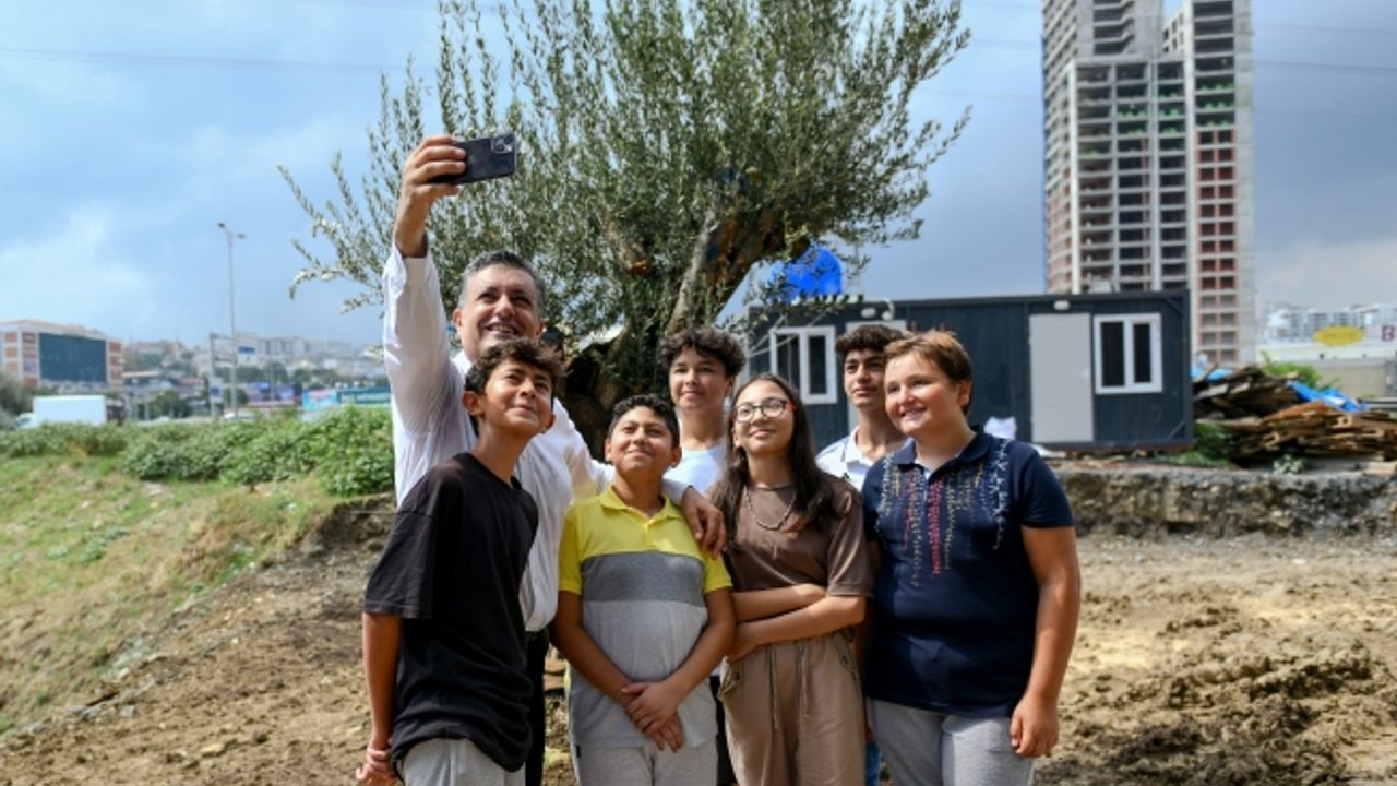 Başkan Bozkurt Çocuklarla Barış Ağacı Dikti