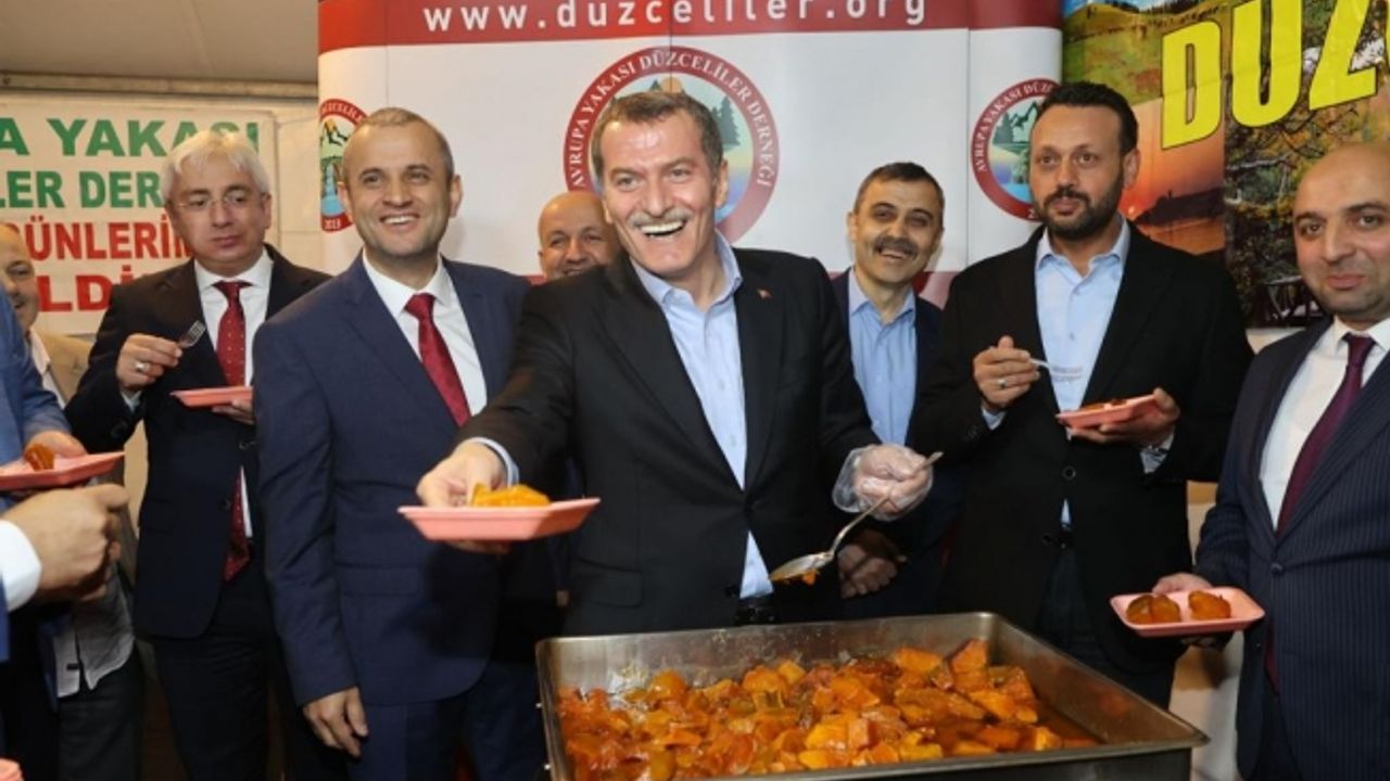 Düzceliler Dernek Başkanı Kaval Meşhur Düzce Kabak Tatlısını  Zeytinburnu Halkına Tattırdı