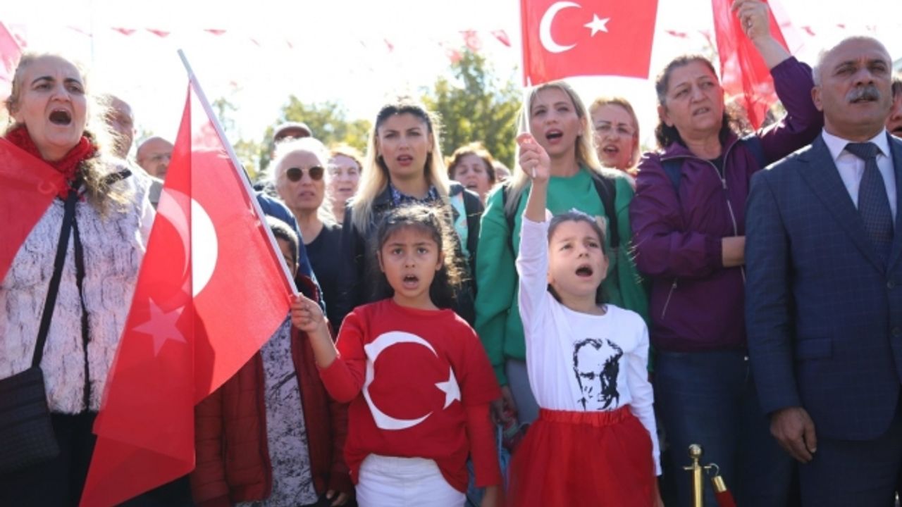Kartal’da Cumhuriyet Bayramı Dolayısıyla Çelenk Töreni Gerçekleştirildi
