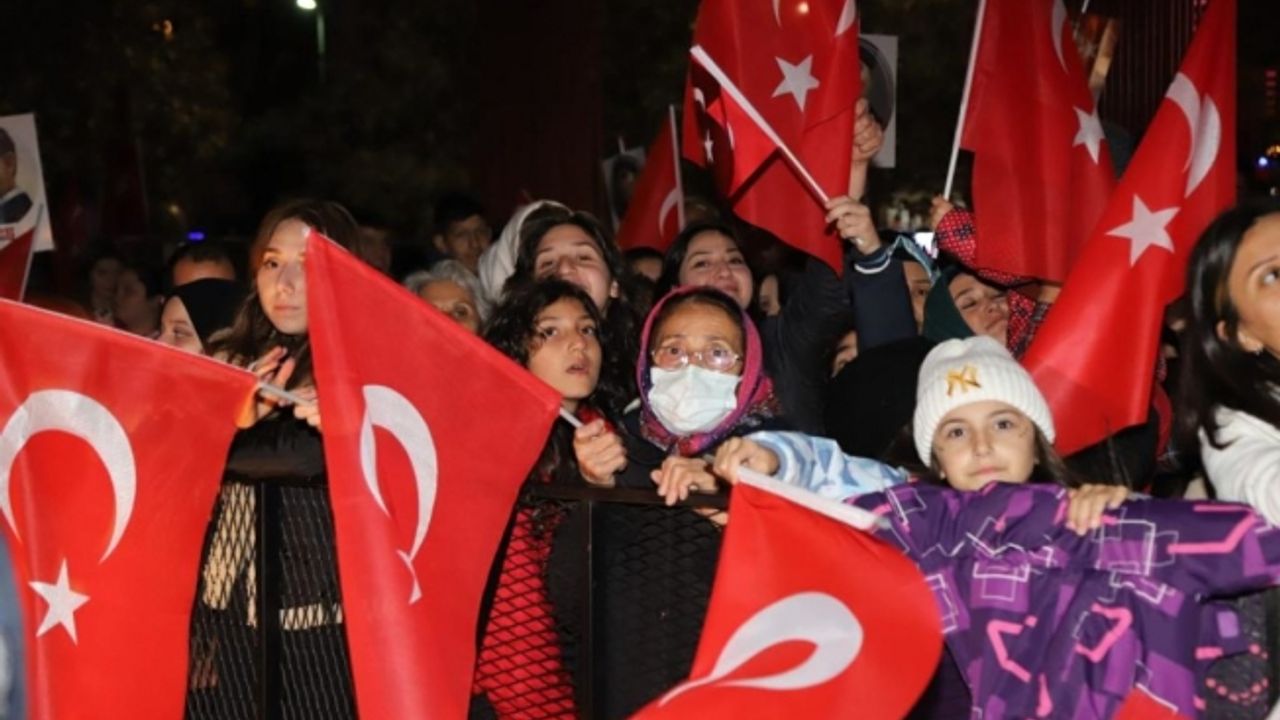 Yeni Yüzyıla Bir Kala Kartal’da Cumhuriyet Coşkusu