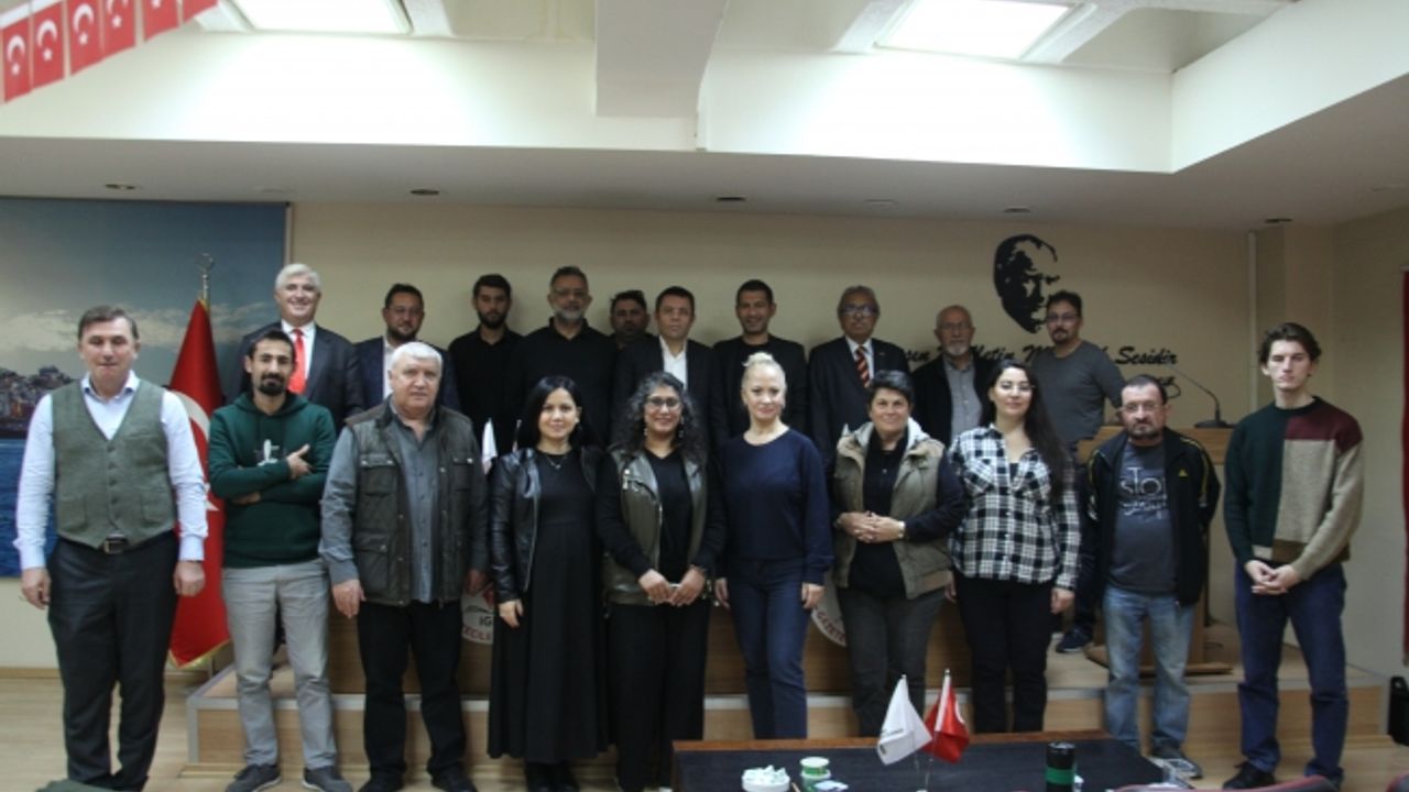 İGD Serbest Kürsü Toplantısında Gazeteciliğin Geleceği Masaya Yatırıldı (VİDEOLU)