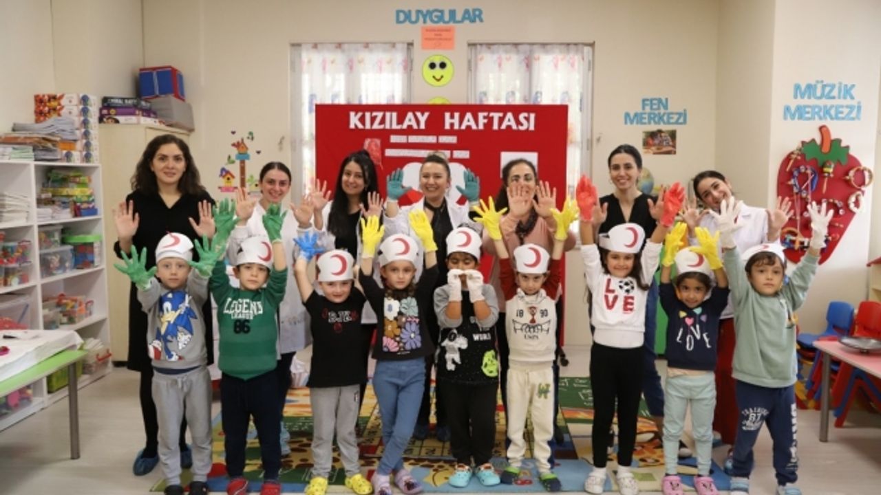 Kartallı Kreş Öğrencilerinden Kızılay Haftası Etkinliği