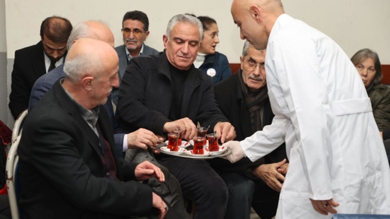 Başkanla Akşam Çayı’nda Konuşan Arısoy: “Zeytinburnu’nun Yapı Stoğunu Yenilemek İçin Hep Birlikte Çalışmalıyız”