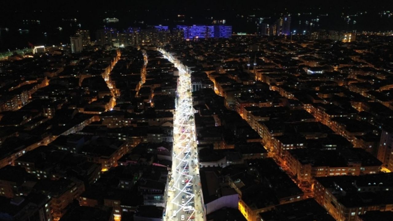Zeytinburnu 58. Bulvar Caddesi Ramazan’da Işıl Işıl