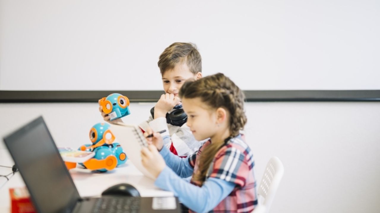 Yapay Zeka Teknolojisi Çocuklarımızı Geleceğe Hazırlıyor!