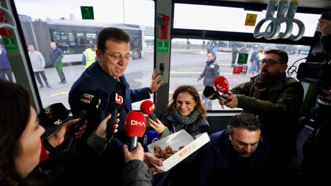 İmamoğlu: Metrobüs İçin Yapılan Beyaz Yol'u Gazetecilerle  Deneyimledi
