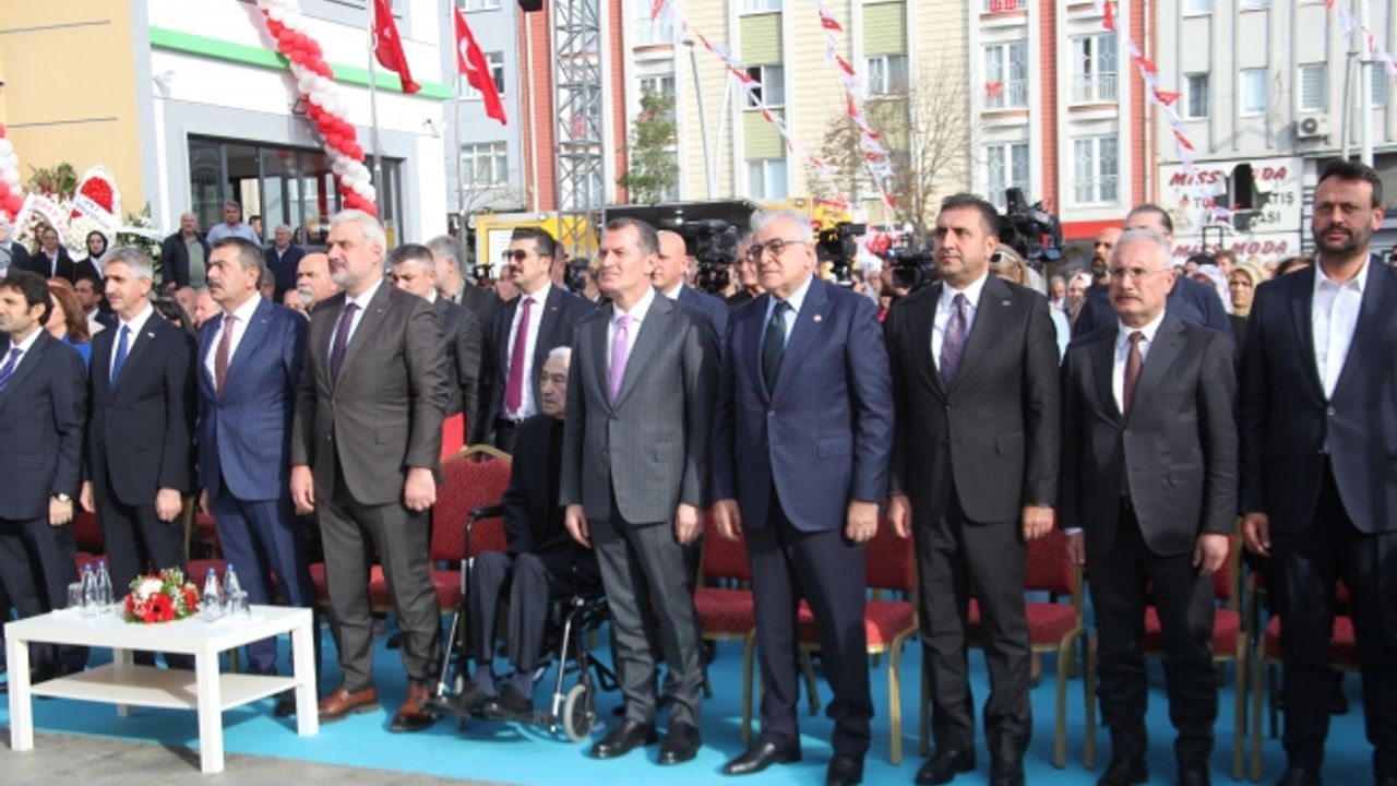 Milli Eğitim Bakanı Tekin Zeytinburnu'nda Okul Açtı