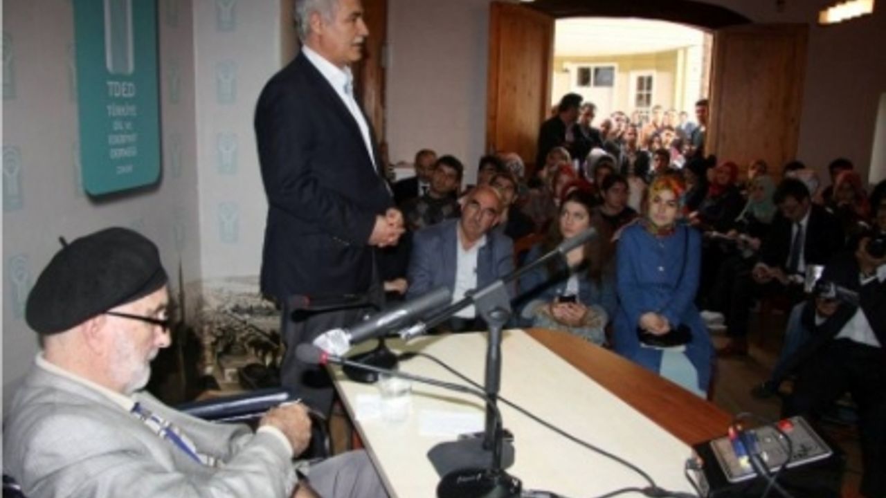 ‘Evlerde mide için mutfak var ama beyinin mutfağı olan kütüphane yok’