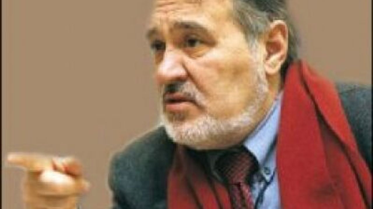 Orhan Pamuk'a bir darbe de İlber Ortaylı'dan