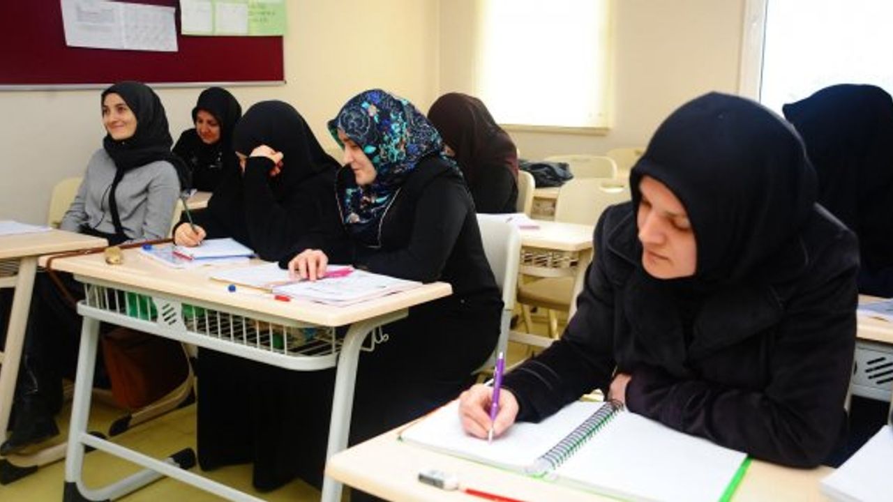 Ücretsiz Arapça Kurslari Devam Ediyor