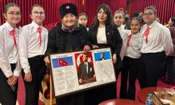 Kuvvacı Fatma Nene Tam 45 Yıldır 23 Nisan’ı Kutluyor