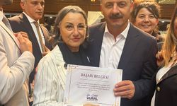 Asuman Sula Durmuşoğlu Başarı Belgesini Genel Başkan Ağıralioğlu’nun Elinden Aldı