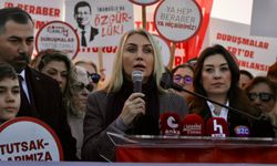 İBB Tutuklu Yakınları Silivri' de Haykırdı: Tutuksuz Ve TRT'de Canlı Yayın İle Yargılama Yapın