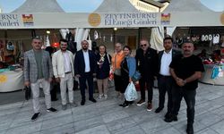 Anahtar Parti Zeytinburnu İlçe Başkanı Doğan Akdeniz El Emeğ Göz Nuru Sergisini Gezdi