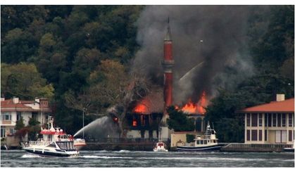 Vaniköy Camisi Yangını Elektrik Tesisatından Çıktı
