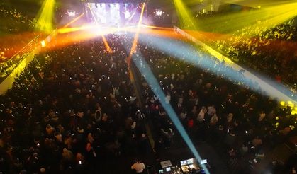 Eki̇n Uzunlar Üsküdar’da Karadeni̇z Rüzgârı Esti̇rdi̇
