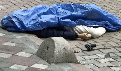 Silahla Bir Afgan'ı Yaralayan Afgan Bıçaklanarak Öldürüldü