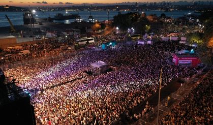 Üsküdar Harem'de 100 Bin Kişilik Konser Coşkusu