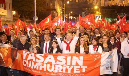 Maltepe, Cumhuriyet coşkusunu Göksel ile yaşadı