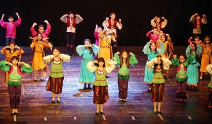 Küçükçekmece'de Halk Oyunları Festivali'ne Büyük İlgi