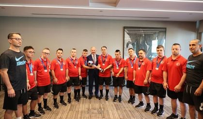 Başkan Aydıner, şampiyonlarla buluştu