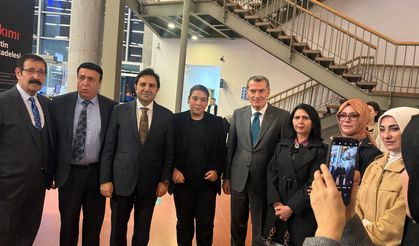 Ahmet Abi Yerde Tercümandır Her Derde