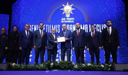 Cumhurbaşkanı Erdoğan’dan 5 İlçe Başkanına Plaket Ve Katılım Yapanlara Rozet