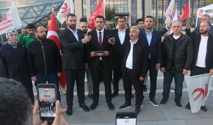 Yeniden Refah Partisi Çam Sakura Hastanesindeki Kötü Davranışı Protesto Etti