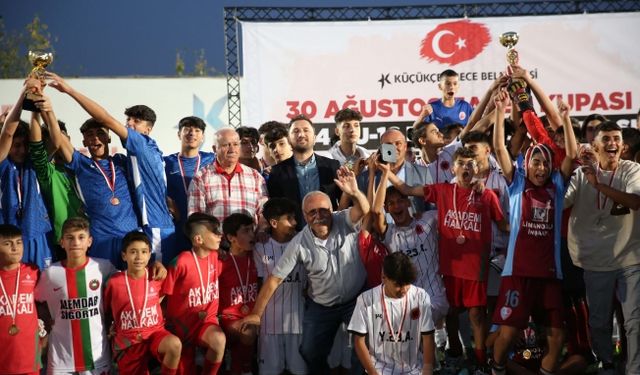 U-14 /U-16 Futbol Turnavası Şampiyonları Belli Oldu