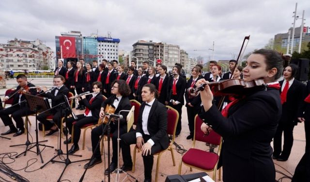 23 Nisan'ın 103’üncü Yıldönümünde Taksim'deydi