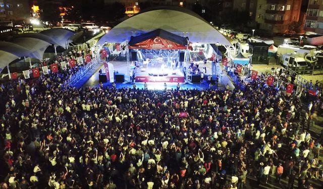 Küçükçekmece’de 30 Ağustos ’a Coşkulu Kutlama