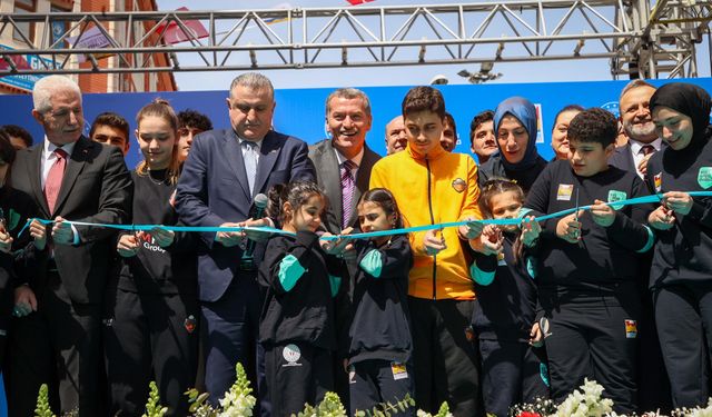 Bakan Aşkın Bak Ve Vali Gül Zeytinburnu Spor Merkezinin Açılışına Katıldı