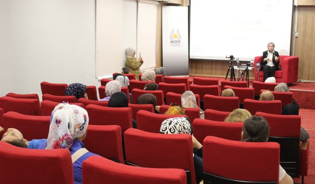 AKDEM Çarşamba Seminerlerinde Yeni Dönem Başladı