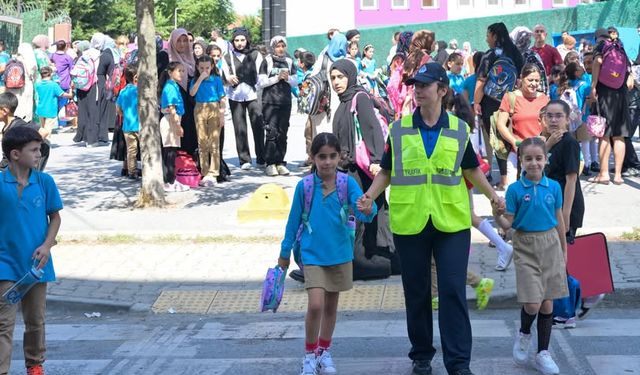 Esenyurt Zabıtası, Okulların Açılmasıyla Birlikte Öğrencilerin Güvenliği İçin Görevde