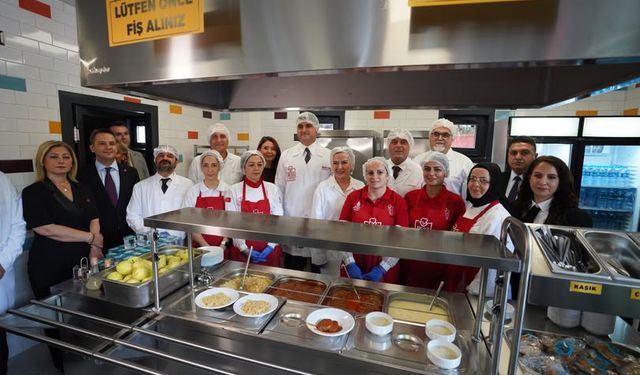 İBB Kent Lokantalarında Bir Çorba Fiyatı Olan 60 TL Ye 4 Çeşit Yemek