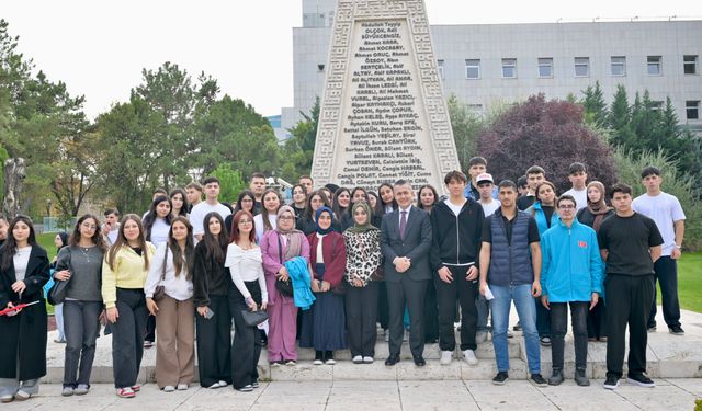 Başkan Vekili Can Aksoy Esenyurtlu Gençlerle Anıtkabir’i Ziyaret Etti