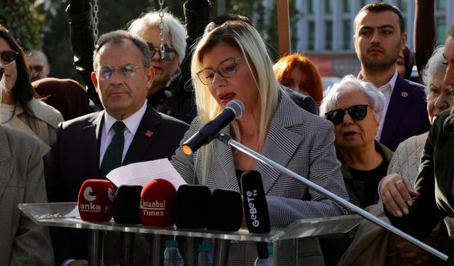 ADA'nın Konuşmacıları 3 Kadın Oldu, Başkan Mutlu'nun Eşi Ağlayarak Konuştu  (VİDEOLU)