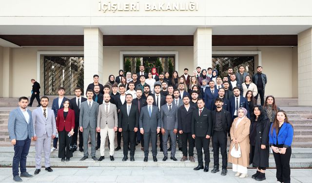 İçişleri Bakan Yardımcısı Bülent Turan, gençlerle buluştu