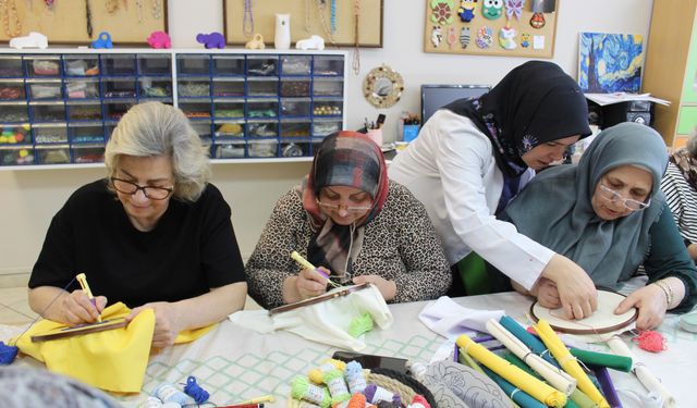 AKDEM’in “Aktif Yaşlanma Kulübü” 60 Yaş Üstü’ Ne de Hizmet Sunuyor