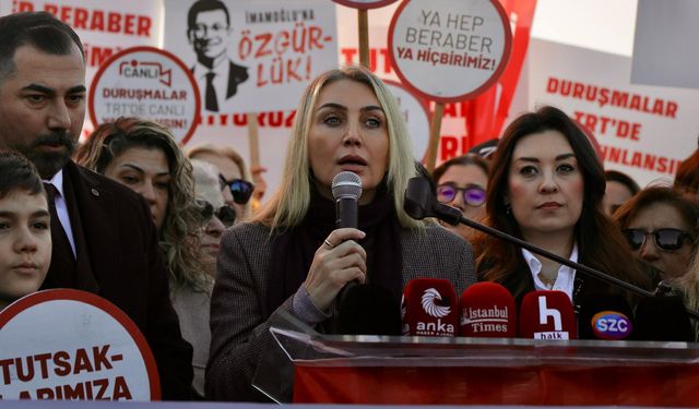 İBB Tutuklu Yakınları Silivri' de Haykırdı: Tutuksuz Ve TRT'de Canlı Yayın İle Yargılama Yapın